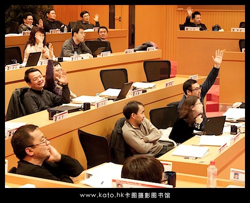 企业培训的学员在踊跃发言 企业培训的学员在踊跃发言