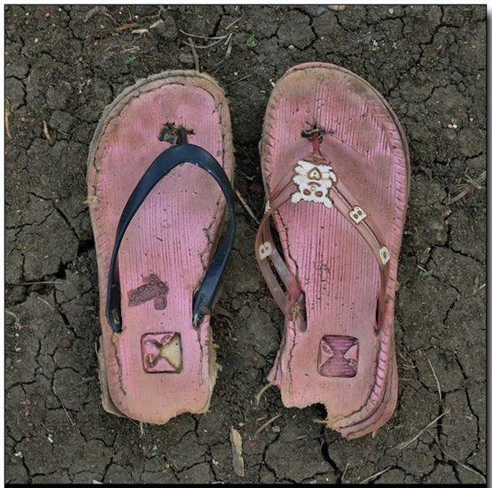 INGE MORATH摄影奖：难民的小鞋子10