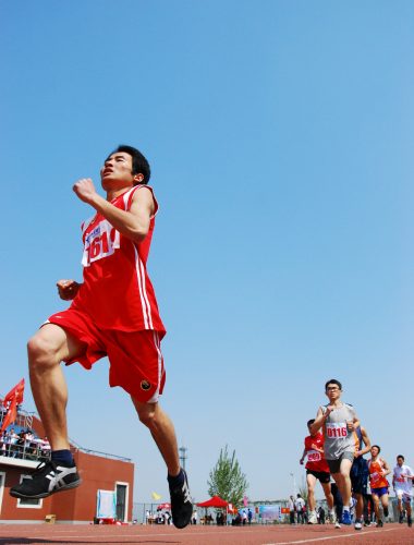 运动会怎么拍才出彩?长焦特写太常规!-摄影早自习第488日
