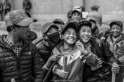 旅行时,怎样和当地人快速“打成一片”?—摄影早自习第505期