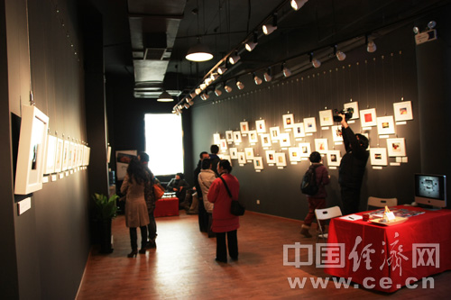 中国经济网：国内首届iPhone手机摄影展及讲座在京举办