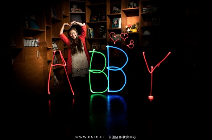 【技巧】《Abby学摄影》第二课：情人节的礼物！怎样拍摄光涂鸦照片？