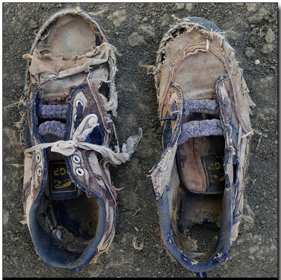 INGE MORATH摄影奖：难民的小鞋子1