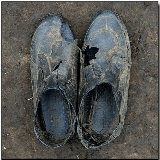 INGE MORATH摄影奖：难民的小鞋子6
