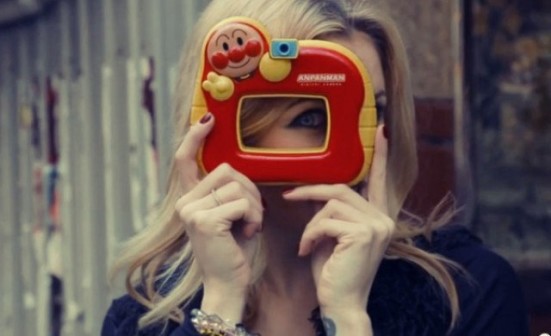 美女摄影大师用玩具相机都拍得比你好